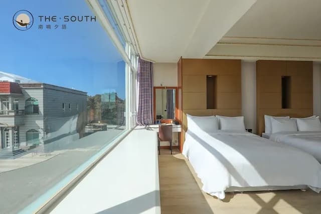 The South-Dawn-Superior Quadruple Room-5