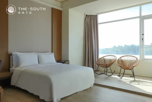 The South-Dawn-Superior Quadruple Room-9