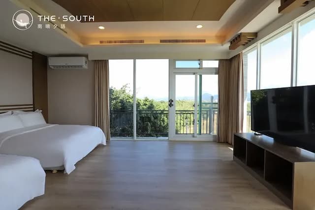 The South-Dawn-Superior Quadruple Room-2