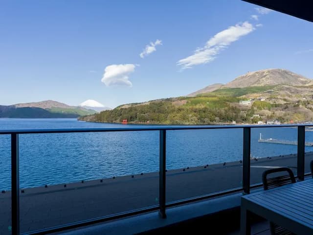 【テラス】ここでしか出会えない芦ノ湖の景観をお楽しみください