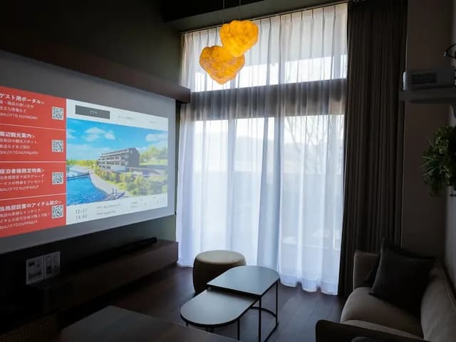 【ペット可/リビングルーム】ワイドプロジェクターで大迫力の映像がお楽しみいただけます