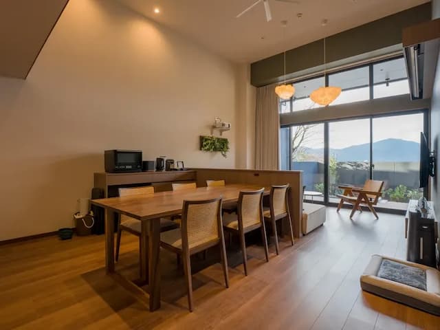 【ペット可/リビングルーム】ペットケアグッズ完備でワンちゃんも快適に過ごせます