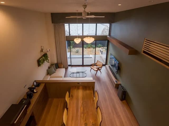 【ペット可/ロフト】天井が高く開放感のある客室