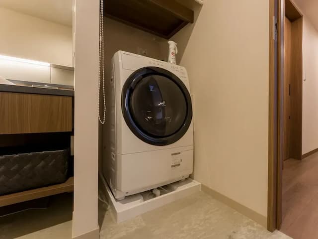 【共通設備】全室に洗濯乾燥機を完備。(備え付けの洗剤をご利用ください)