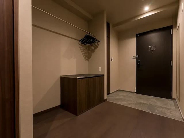 【アクセシブルルーム/客室入口】段差を無くした設計で、スムーズに出入り可能です