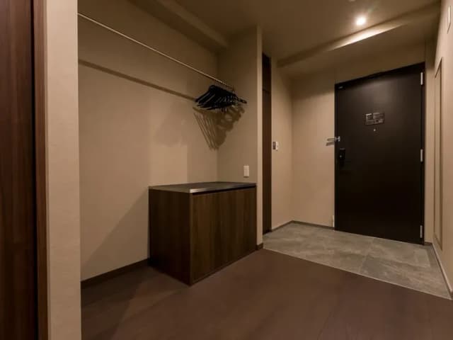 【アクセシブルルーム/客室入口】段差を無くした設計で、スムーズに出入り可能です