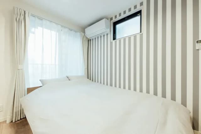 ダブルベッド(寝室①)