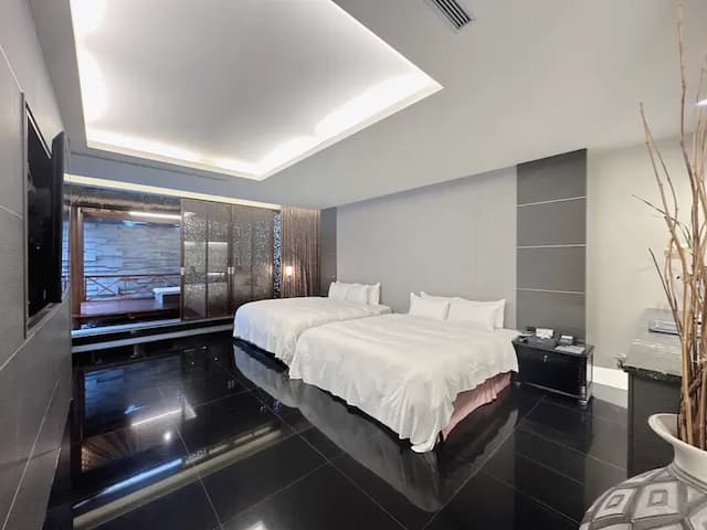 風華渡假旅館｜房內泳池、親子友善-晶鑽風華-泳池四人房-3