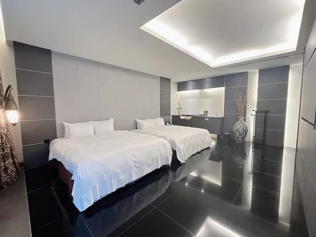 風華渡假旅館｜房內泳池、親子友善-晶鑽風華-泳池四人房-2