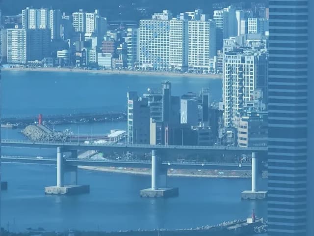 객실에서 보이는 광안대교 및 광안리 해수욕장