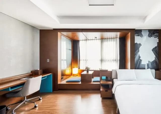 객실(더블침대 + 더블침대 + 싱글침대)