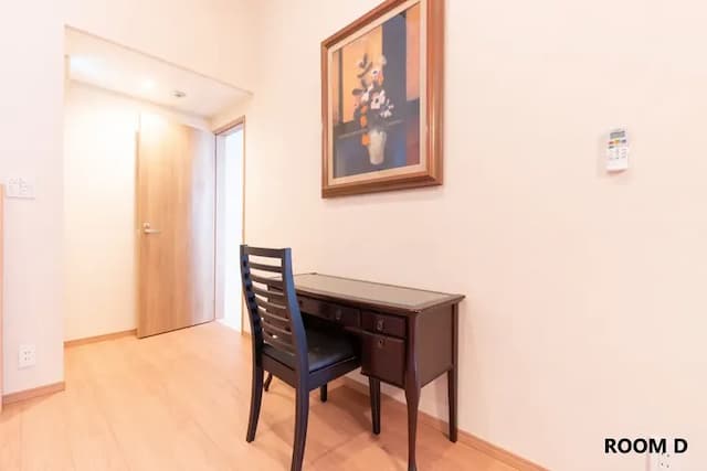 デスクはPC作業や読書にお使いください。