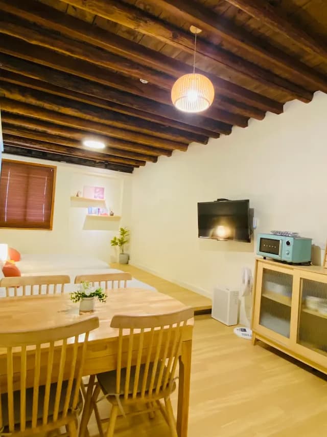 捉鳳凰.倚鳳閣.鳳凰別院｜台南百年老宅系列:可2-14人包棟、提供停車、台南精華地帶-三館百年老宅~鳳凰別院}:六人包棟(雙主臥)-13