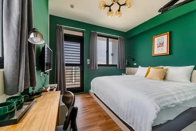 Chill Style Inn-Deluxe Double Room with Balcony-2