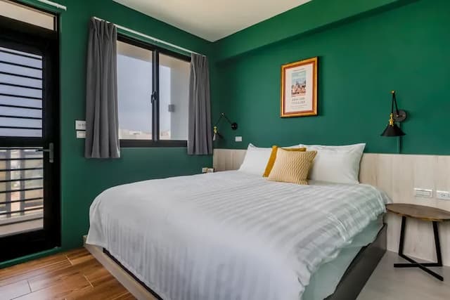 Chill Style Inn-Deluxe Double Room with Balcony-1