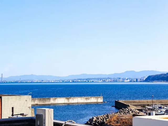 ・【403号室/眺望】　遠くの海を眺めながらリラックス♪