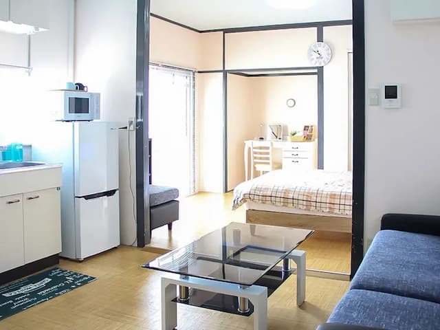 ・【403号室】　キッチン＆ダイニング　奥にベッドルームがございます