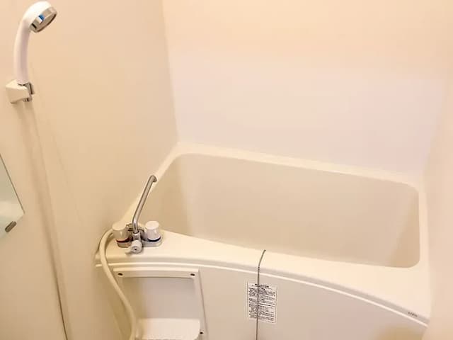 ・【401号室/バスルーム】　客室ごとにバスルームの様式が違いますので詳細は部屋情報をご確認ください