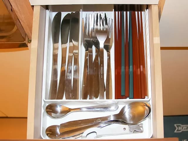 ・カトラリーセット　各客室にご用意しております