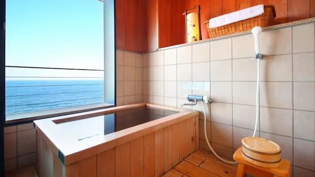 <Japanese-style room with semi-open-air bath>