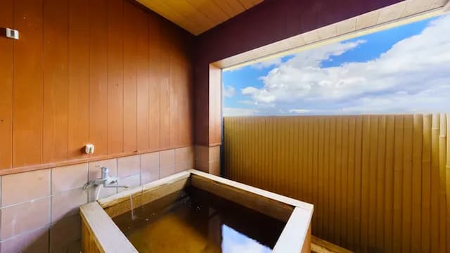 <12-tatami mat Japanese-style room with open-air bath>