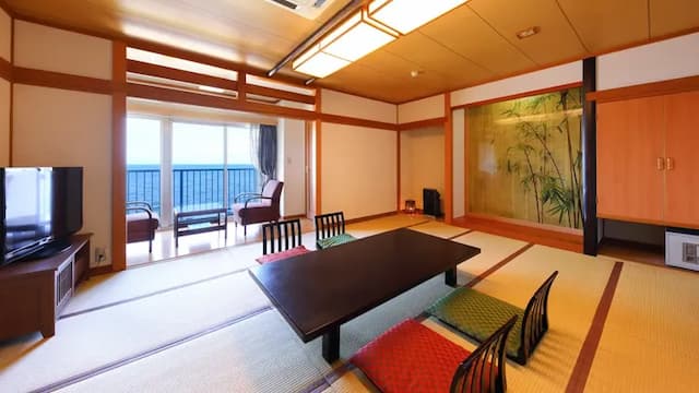 [Japanese-style room on the sea side] Panorama of Beppu Bay spreading outside the window (example)