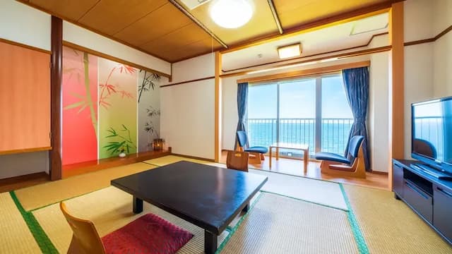 [Japanese-style room on the sea side] Overlooking the entire sea (example)