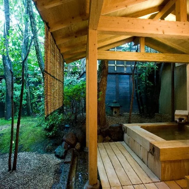 1st floor [Open-air bath + indoor bath] Japanese-style room (12 tatami mats + 8 tatami mats) wide rim with box garden