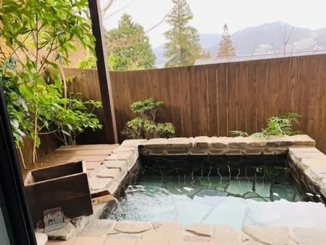 Yufuin Onsen Yufuin Sanso Waremoko-Standard suite room with a spectacular view [Japanese room] [Non-smoking] [Mountain view] [Nightlife view]-8