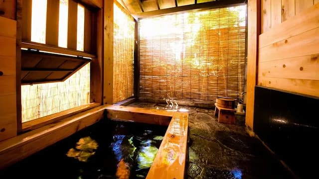 [Japanese-style room] With semi-open-air bath