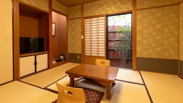 [Japanese-style room] With semi-open-air bath