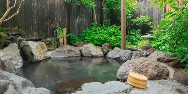 由布院温泉　湯らり　六妙-岩露天風呂付離れ-2