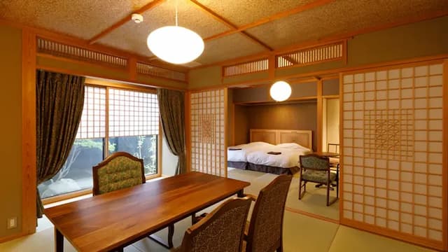 由布院溫泉 草庵秋櫻｜由布院站歩行15分/近金鱗湖-本館 和洋式房附内湯【不挑房】-1