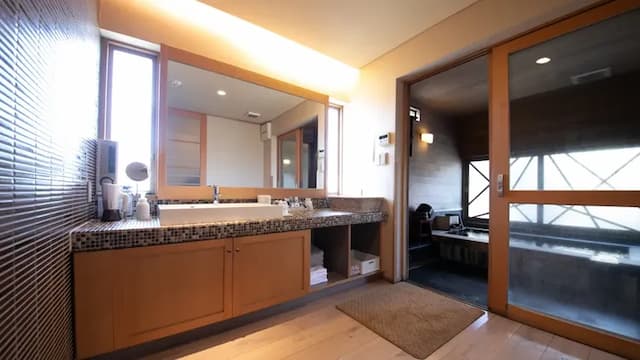 Separate guest room: Karin