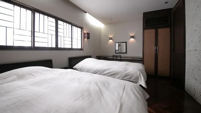 Separate guest room: Magnolia