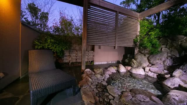 Separate guest room: Magnolia