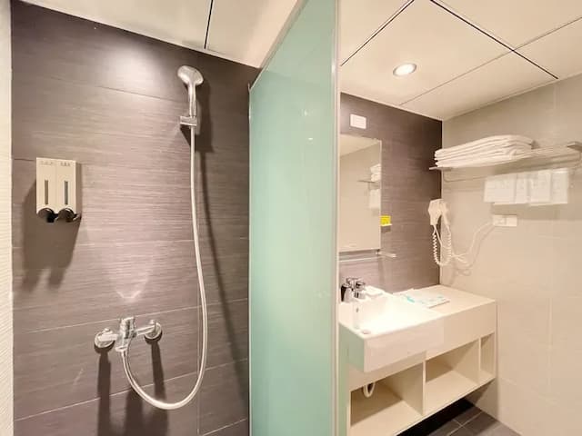 Finders Hotel Hualien Da-Tong-Superior Triple Room-6