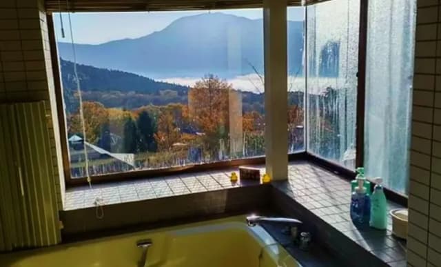 雲海を眺めながら入る温泉は格別です。