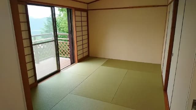 6畳の和室です。3名様分の布団が敷けます。