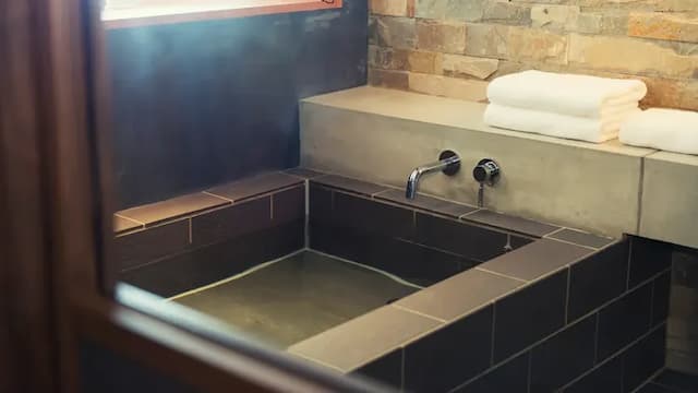 ■ Bathtub / Deluxe Twin