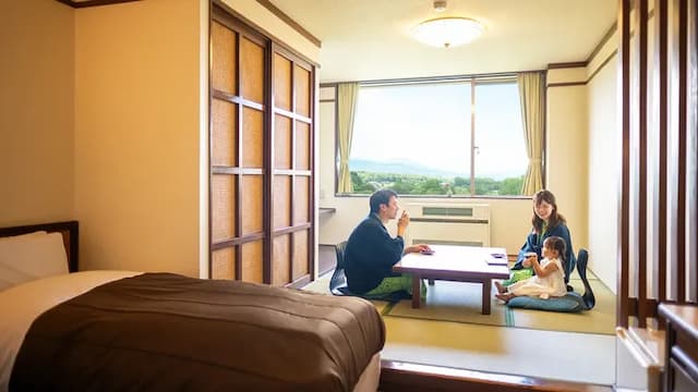 [Japanese-Western style room] Japanese style room with 6 tatami mats where you can relax barefoot: Safe for children! Popular for families and groups (1 to 5 people)