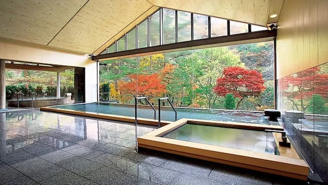 Large communal bath with autumn leaves