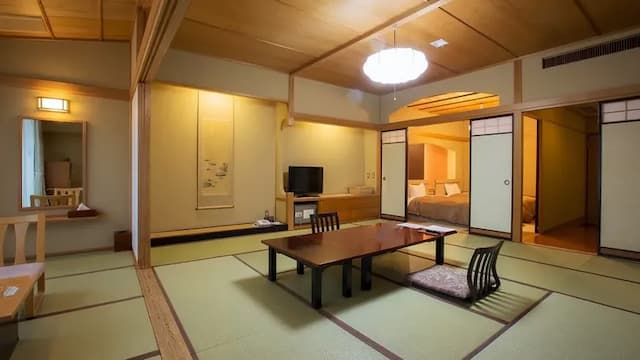 Japanese and Western room with toilet, parking lot side