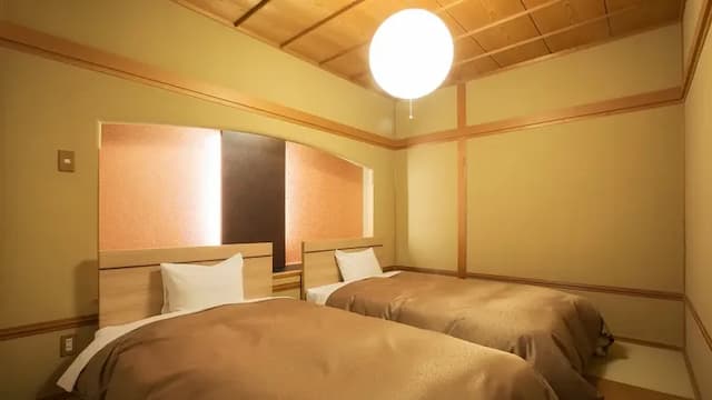 Japanese and Western room with toilet, parking lot side