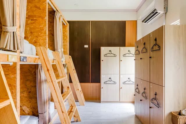 Ocean Diary-A bed in a ten-bed mixed dormitory room-3