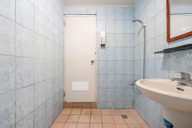 Ocean Diary-A bed in a ten-bed mixed dormitory room-14