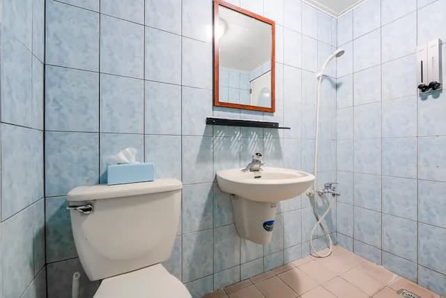 Ocean Diary-A bed in a ten-bed mixed dormitory room-13