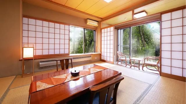 [Japanese-style room 10 tatami mats] Recommended for families with children, group trips, and those who want to lie down on tatami mats and relax.