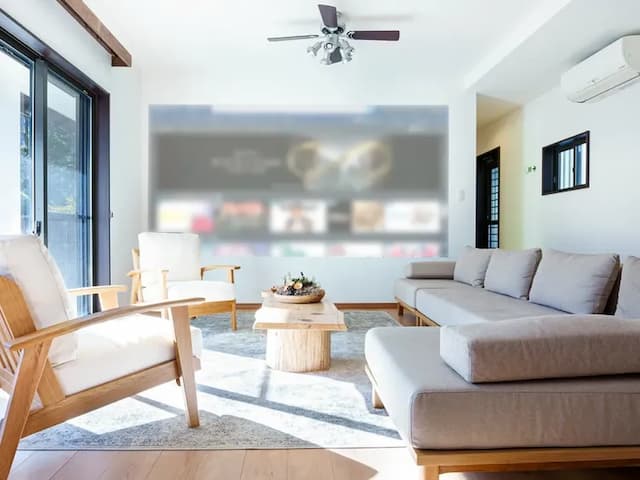 ・【プロジェクター】大きな画面で動画をお楽しみ頂けます。夜はみんなで映画鑑賞はいかがでしょう？