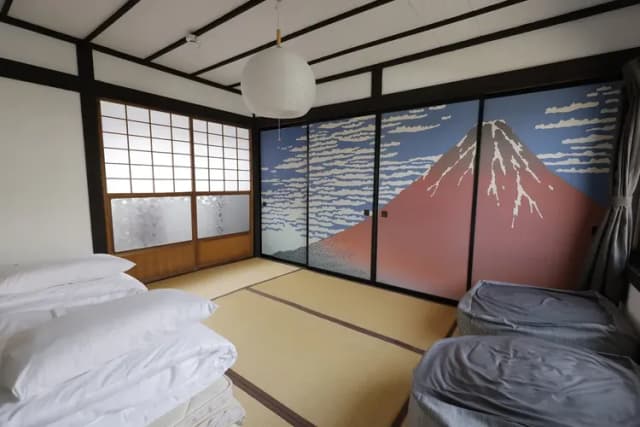 2F　和室「富士山風景襖」